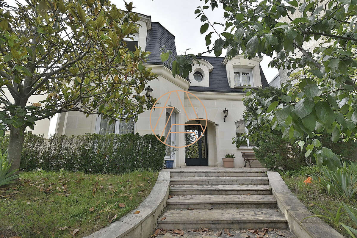Maison à SAINT-MAUR-DES-FOSSES