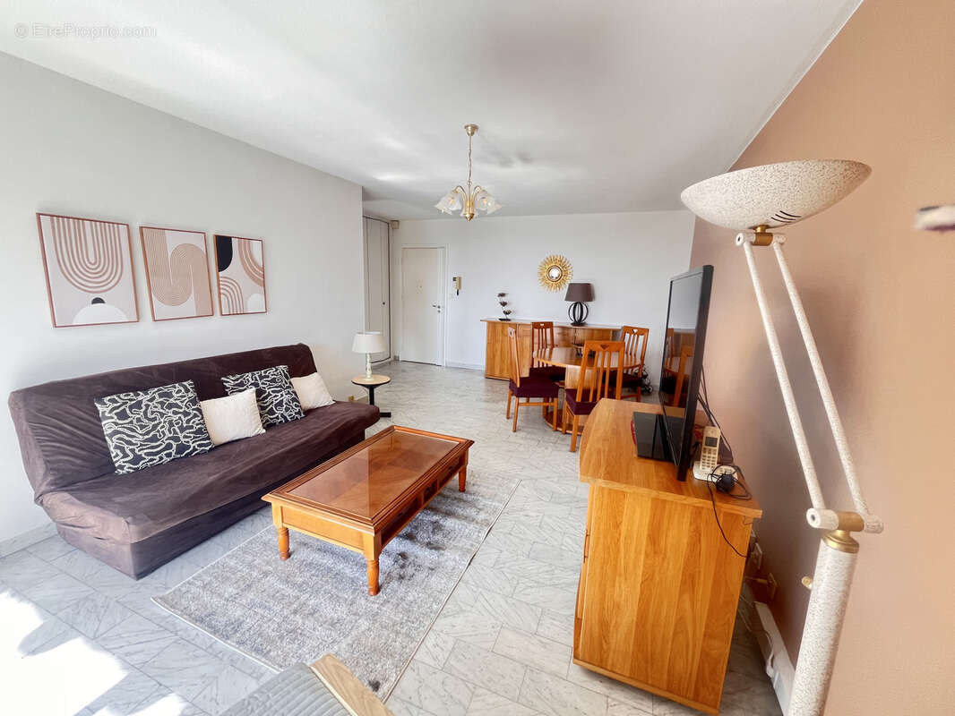 Appartement à VALLAURIS