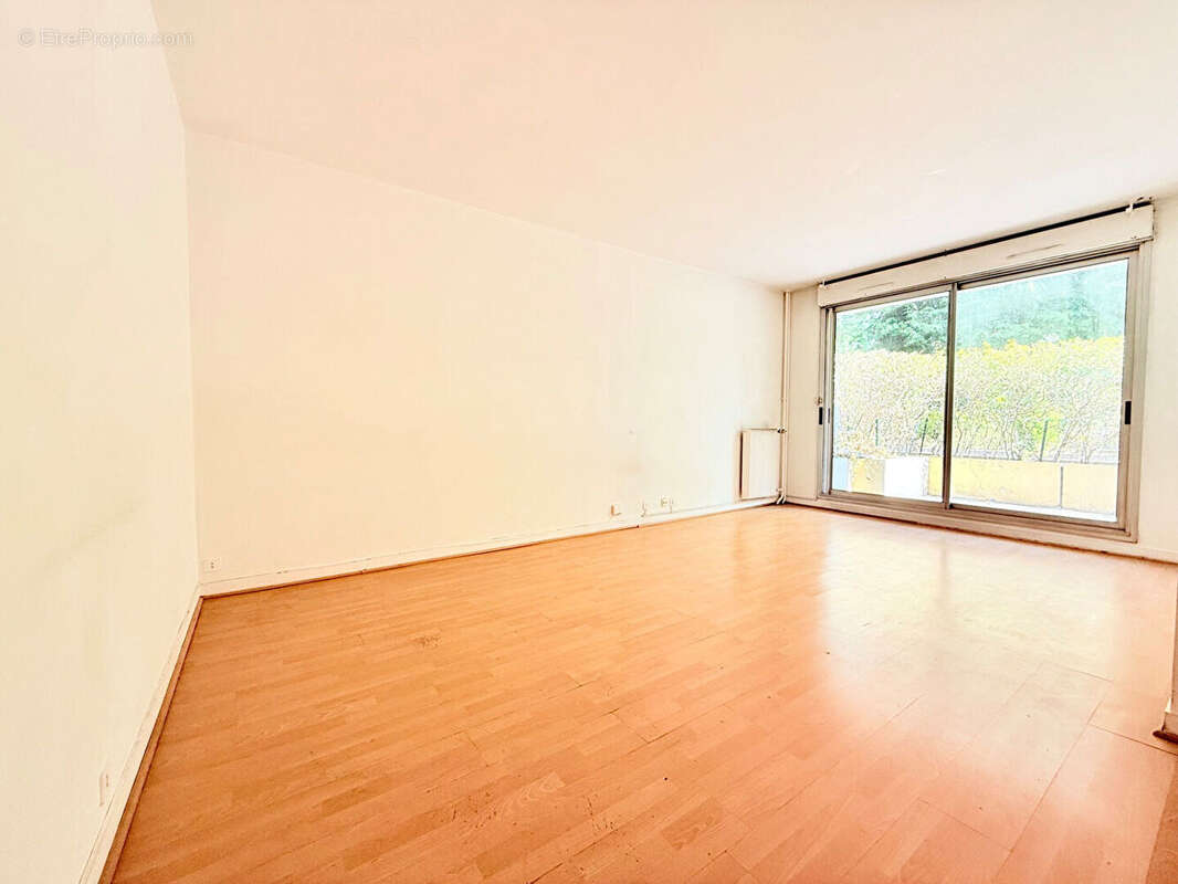 Clichy - rez-de-jardin  avec terrasse de 15 m² plein sud-est, sans vis-à-vis & au calme absolu - photo 2