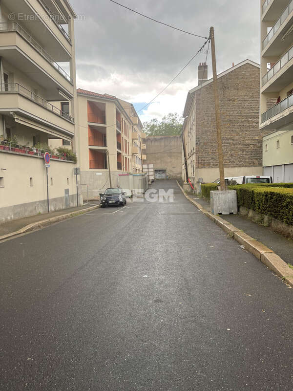Parking à SAINT-ETIENNE