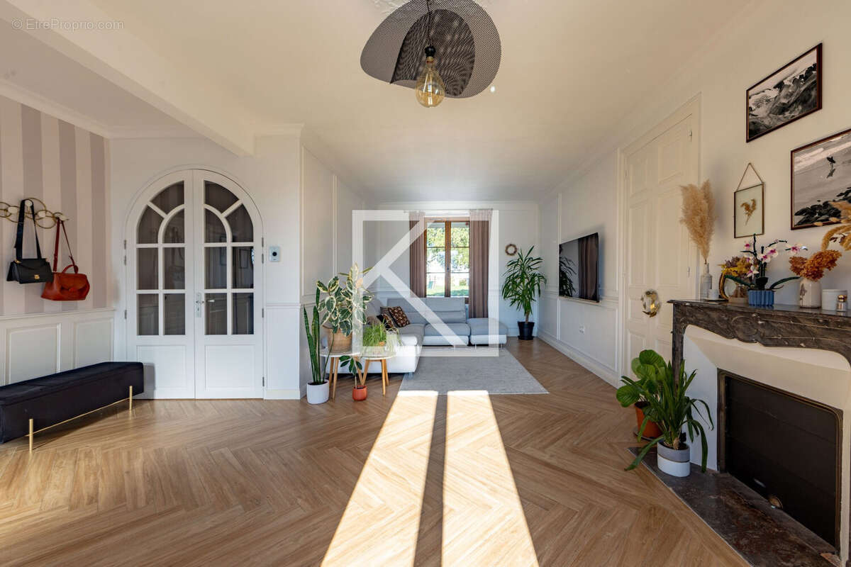 Maison à TUFFE