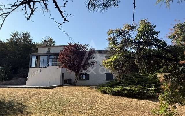 Mornac - Belle Maison 155 m2 - 4 chambres + studio 50 m2 - photo 2