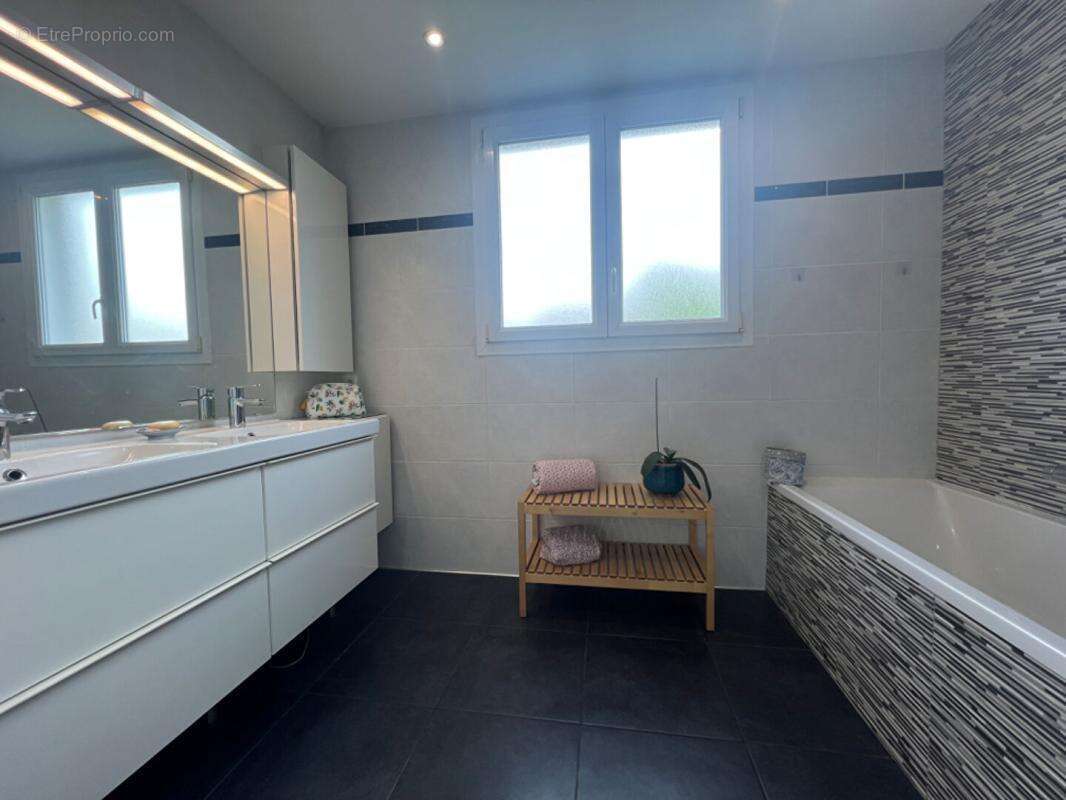 Maison de 161 m2 - 5 chambres - JARDIN - photo 14
