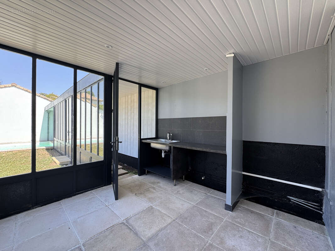 LA ROCHELLE   Maison familiale de plus de 160 m2 avec piscine, jardin clos et double garage - photo 8