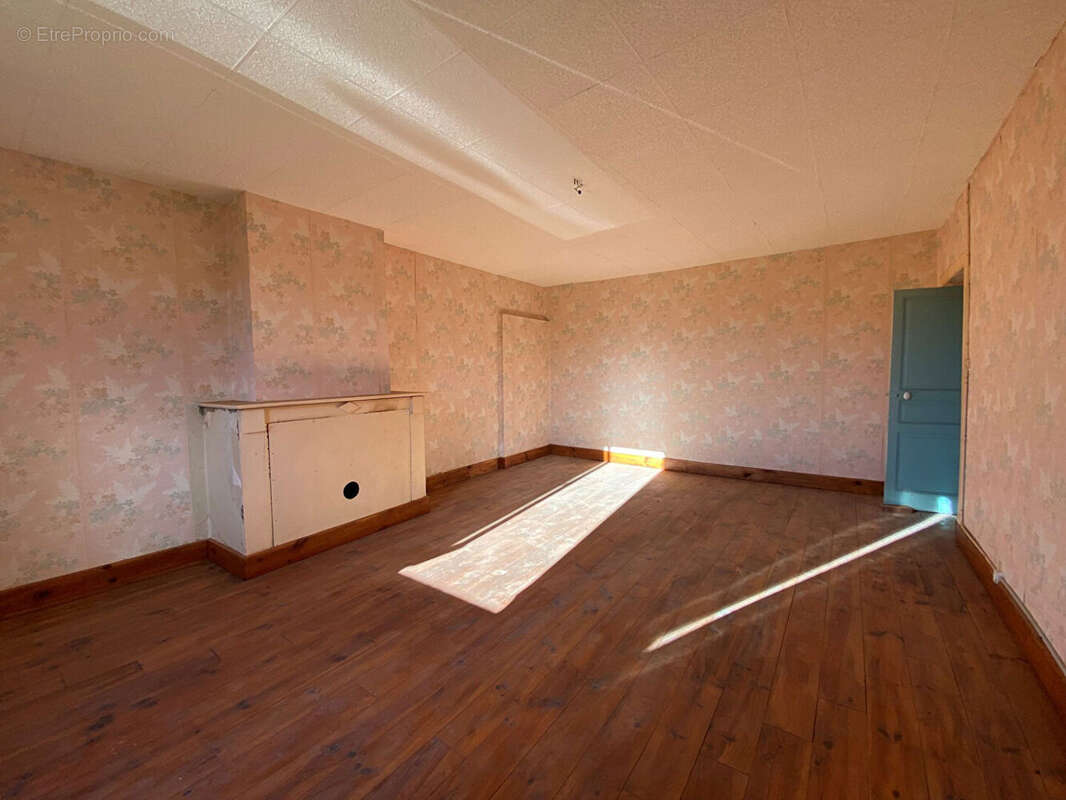 Maison à COMPREIGNAC