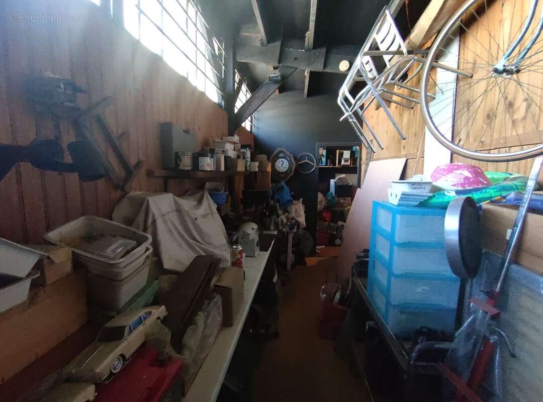 Commerce à MONTCARET