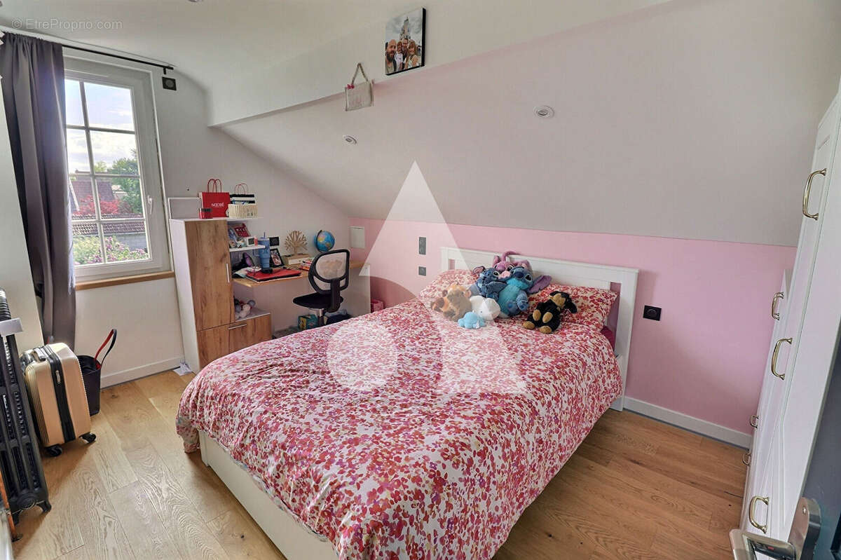 Maison à MERY-SUR-OISE