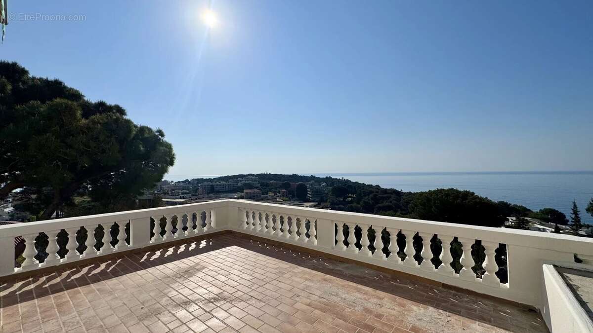 Appartement à ROQUEBRUNE-CAP-MARTIN