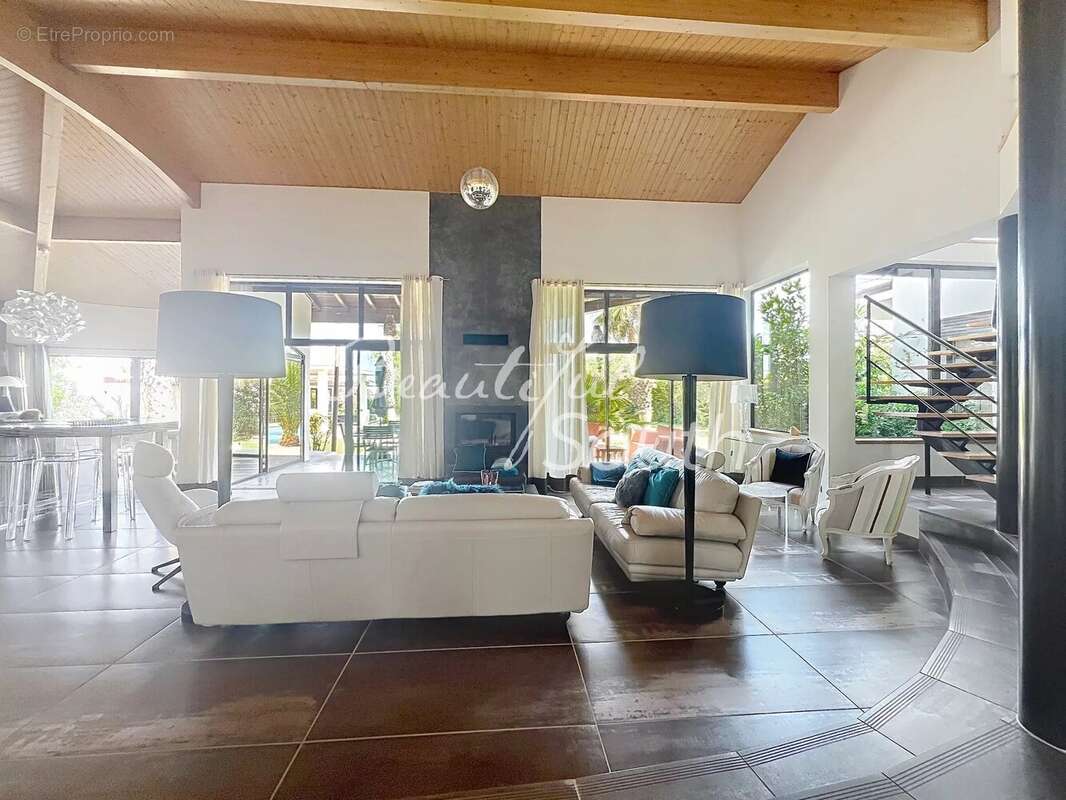 Propriété d’exception aux portes de Perpignan – 260 m² habitables sur 1 690 m² paysagés avec piscine, Pollestres - photo 2