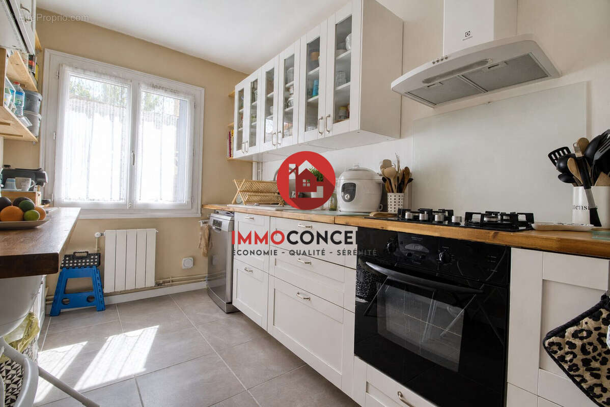 Cuisne aménagée et équipée - Maison à VILLENEUVE-LES-AVIGNON