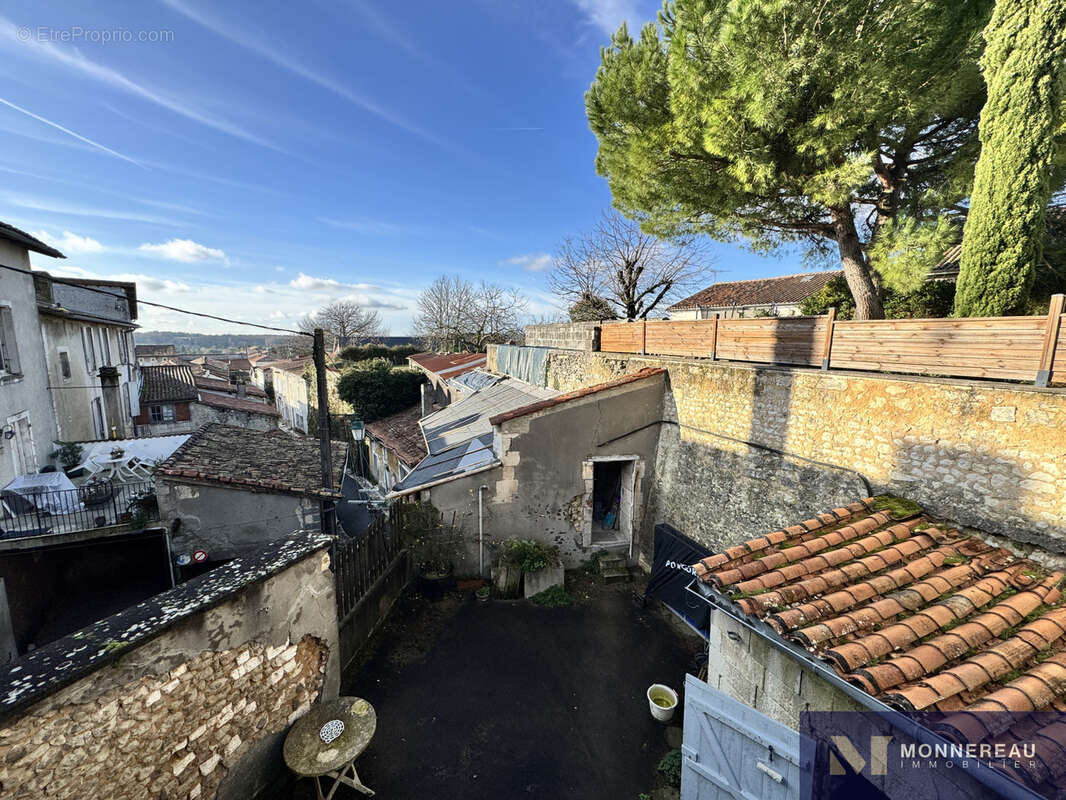 Maison à BARBEZIEUX-SAINT-HILAIRE