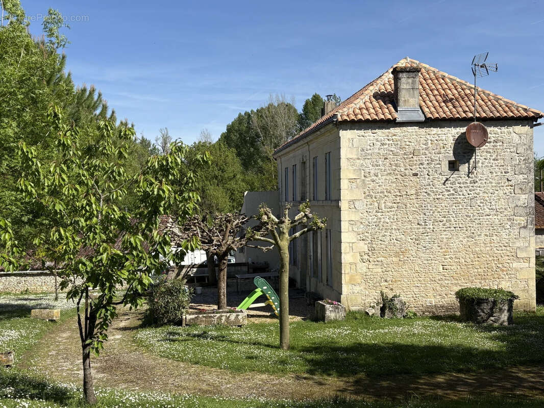 Maison à SAINT-SAVINIEN