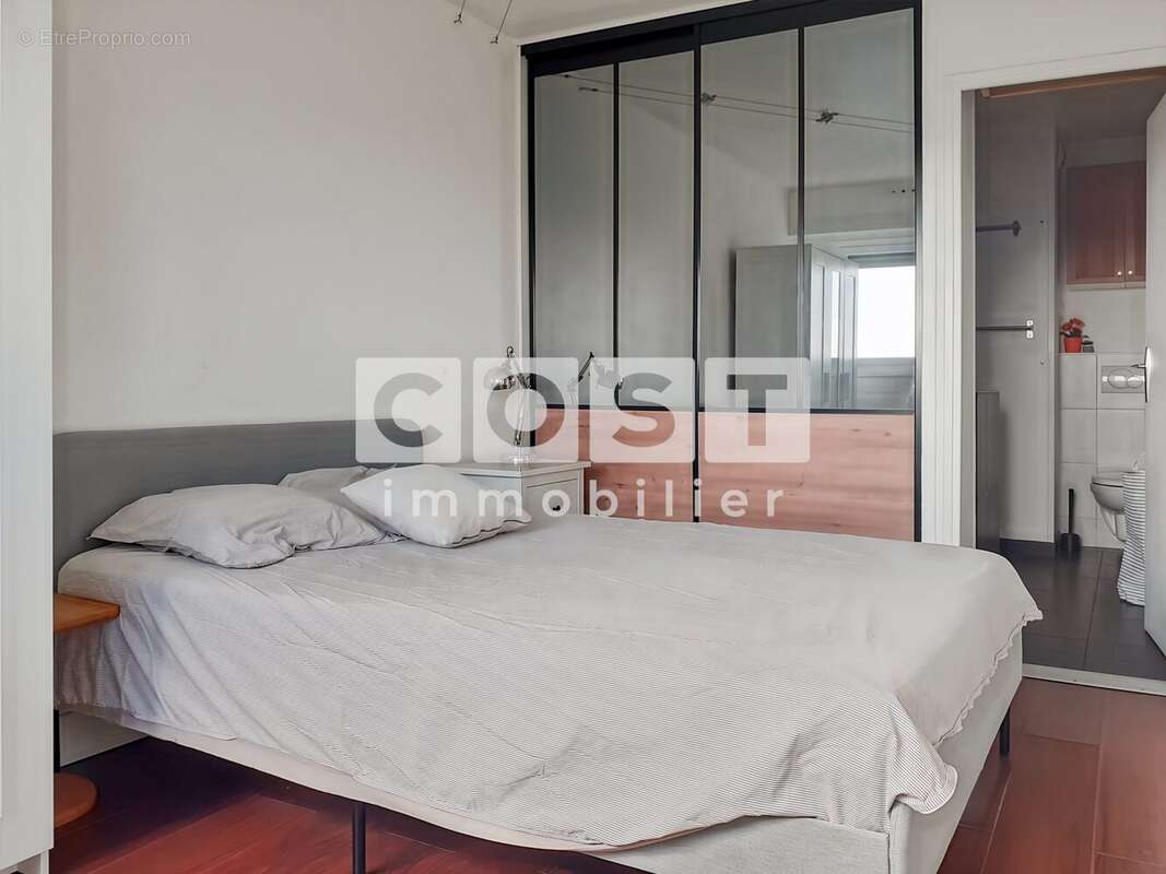Appartement à COURBEVOIE