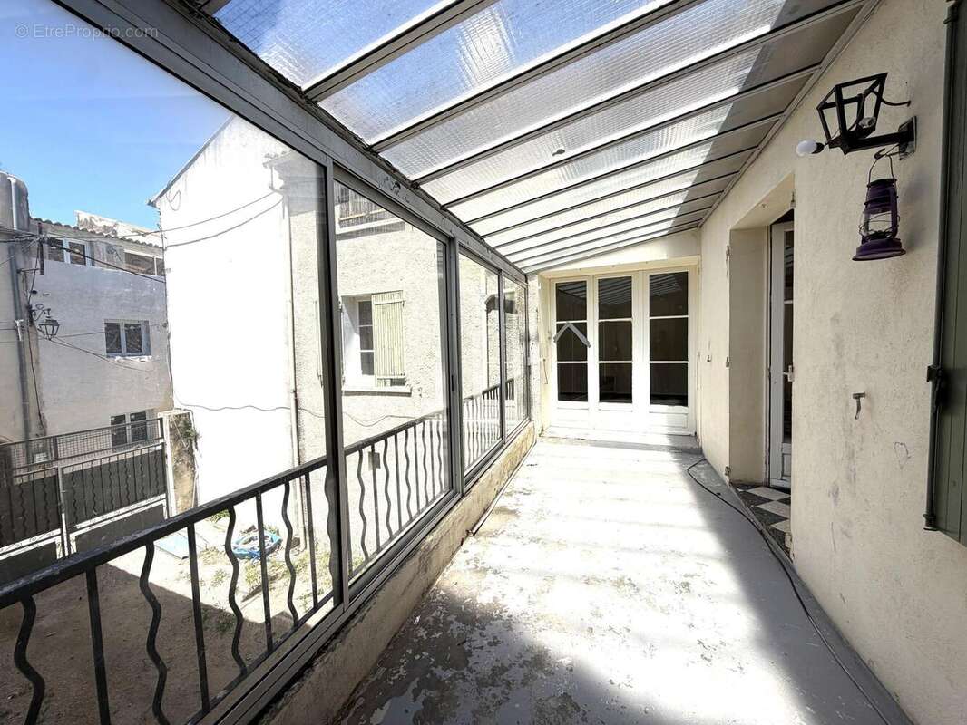 Maison 108 m² à Senas  - photo 5