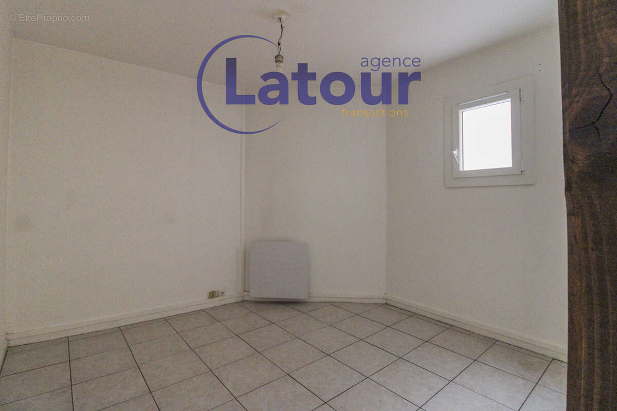 Nonancourt. appartement deux pieces avec cave. - photo 3