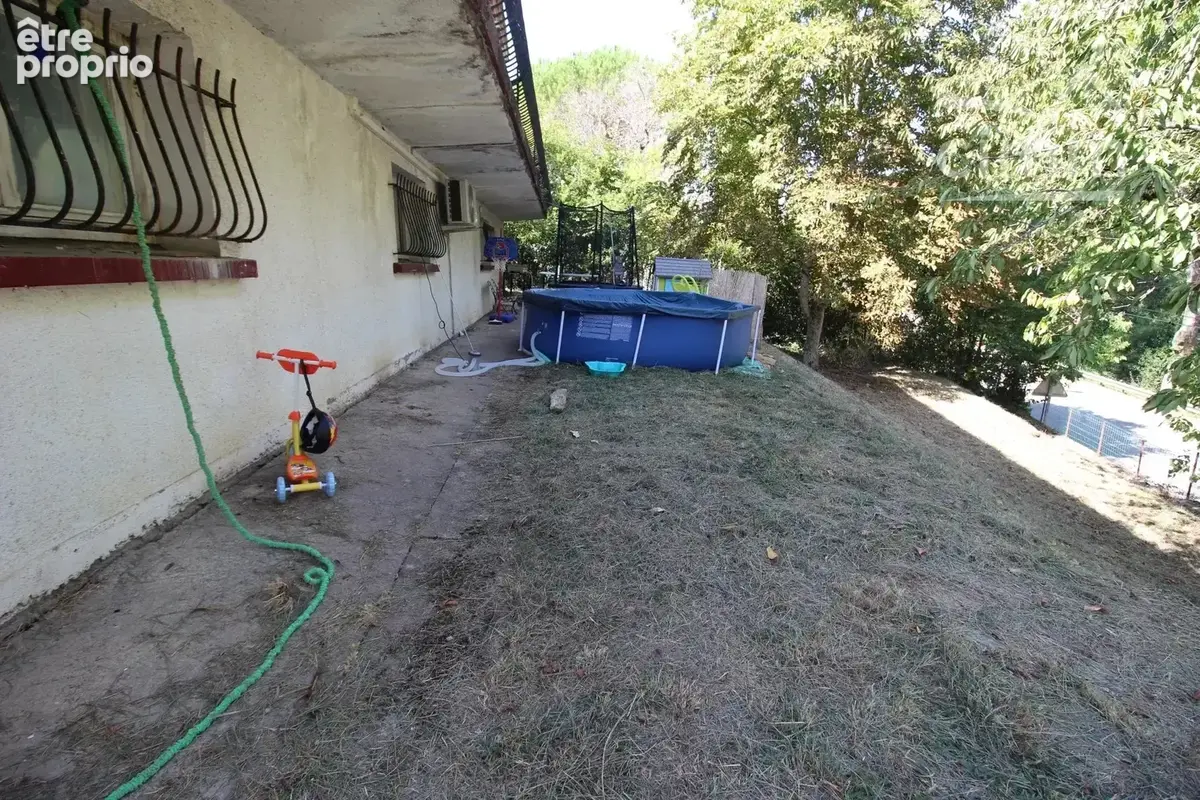 A vendre une maison entièrement rénovée avec jardin et garage - photo 15