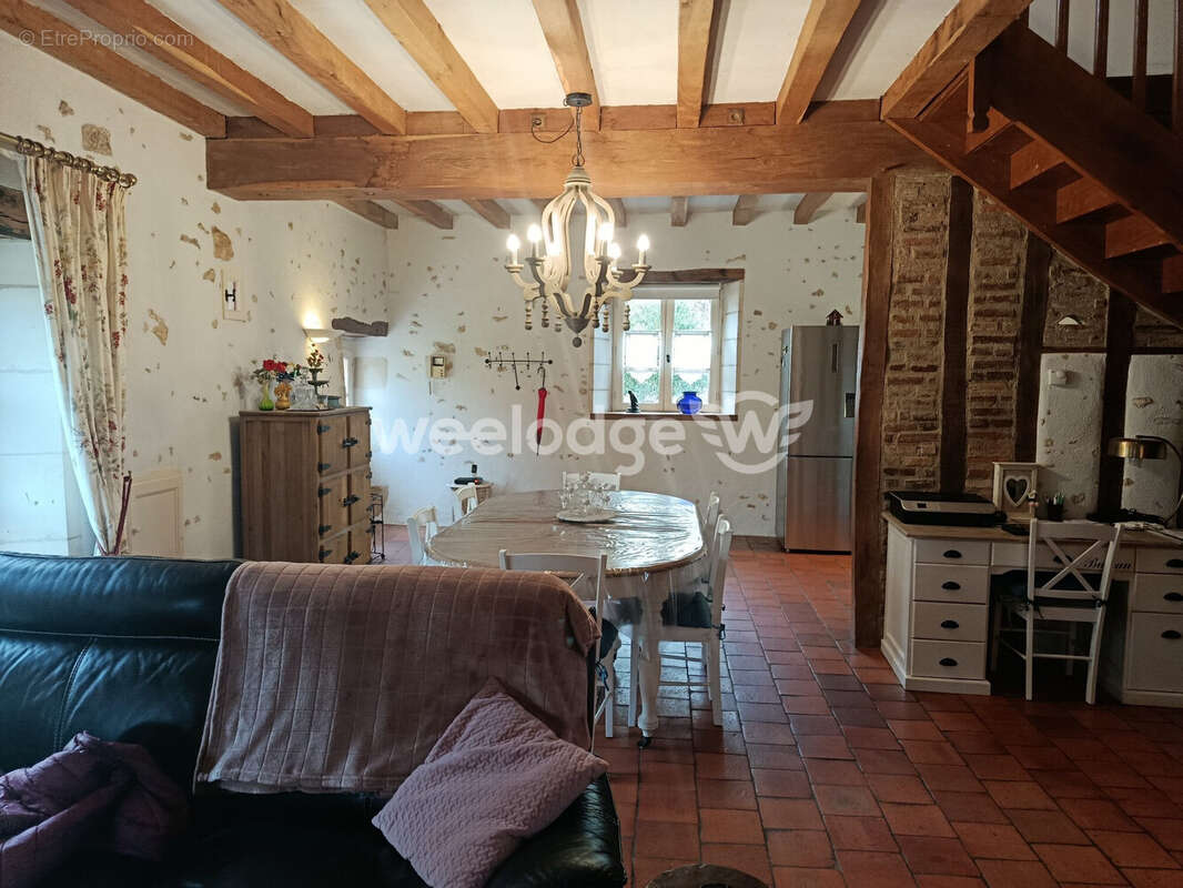 Maison à SAINT-HILAIRE-SUR-BENAIZE