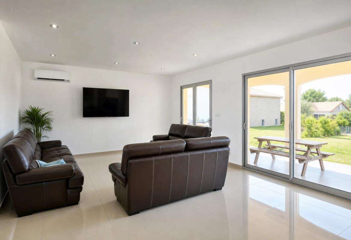 Maison de 5 pièces de 138 m² à La Croix-Blanche - photo 3