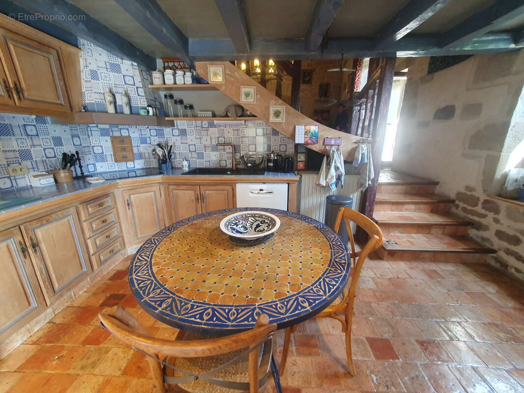 Magnifique propriété du 17éme, 2,5 ha prairie attenant, piscine, proche bourg tous commerces. - photo 4