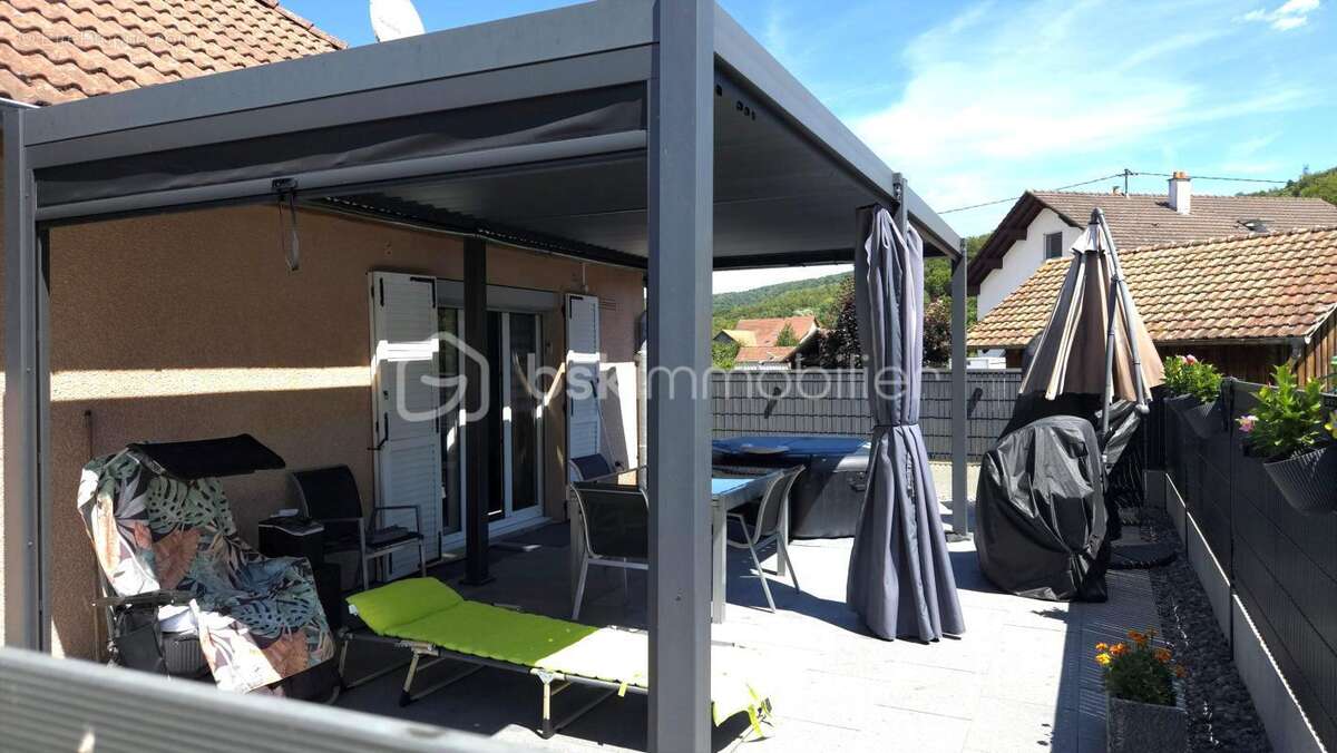  Un cadre de vie idéal : maison de plain-pied avec vaste séjour et  grande terrasse sous pergola à Levoncourt - photo 5