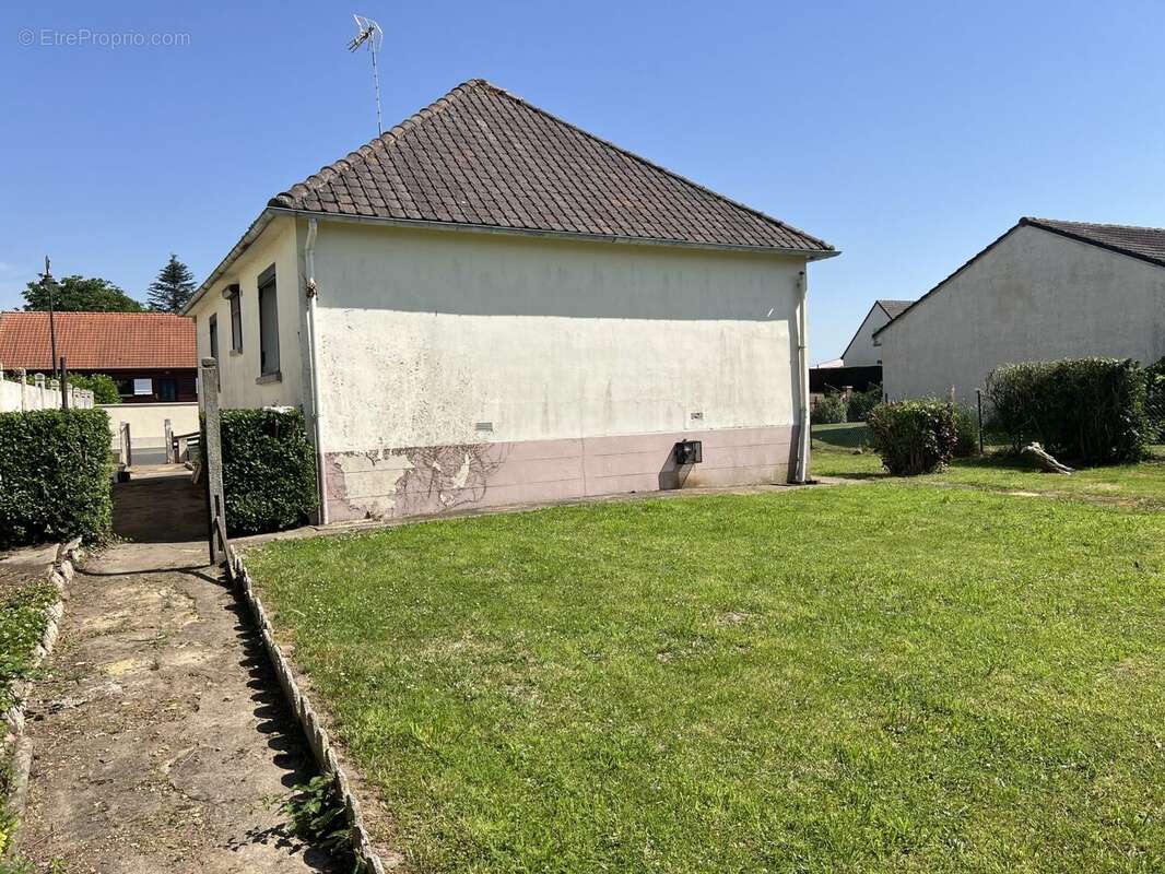 Maison à FEUQUIERES-EN-VIMEU