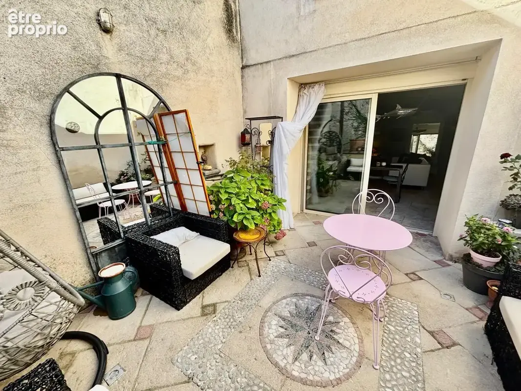 TAULIGNAN- Maison de village pleine de charme avec terrasse. - photo 11