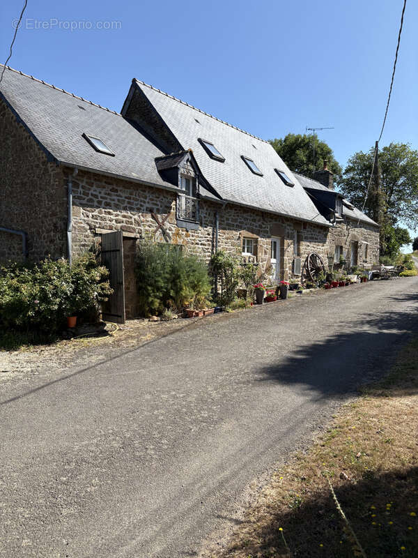 Maison à AMBRIERES-LES-VALLEES