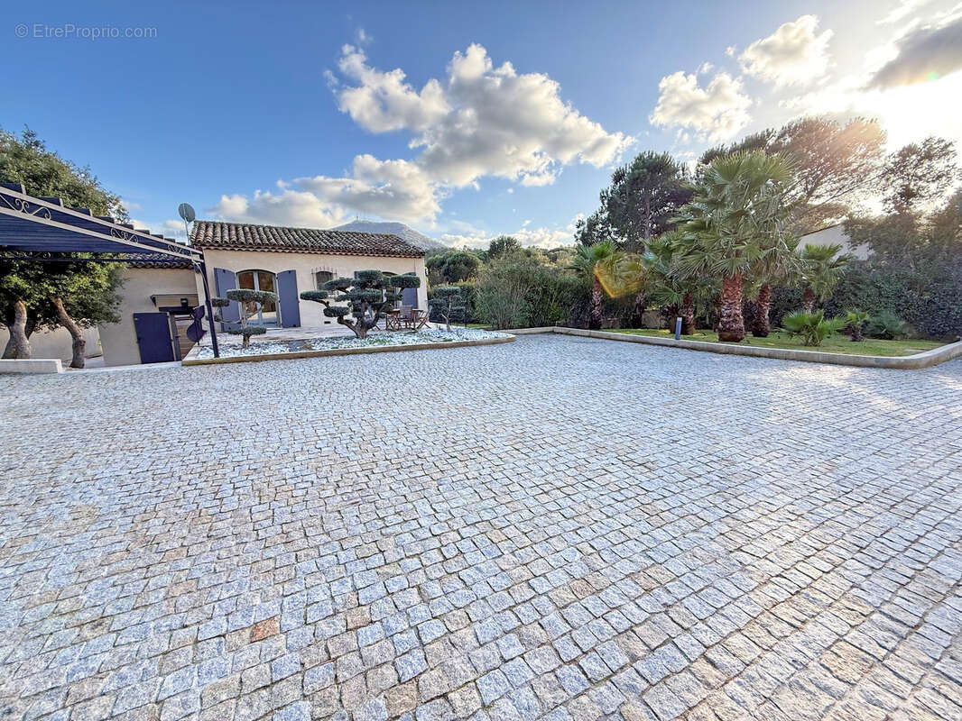 Maison à PLAN-DE-LA-TOUR