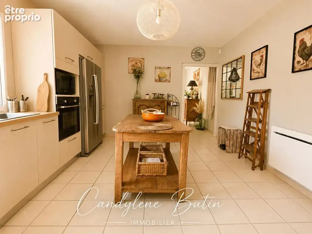 Villa de plain-pied , 164.7 m² ,4 chambres , 3 suites ?,piscine , terrain 1 025 m² - photo 4