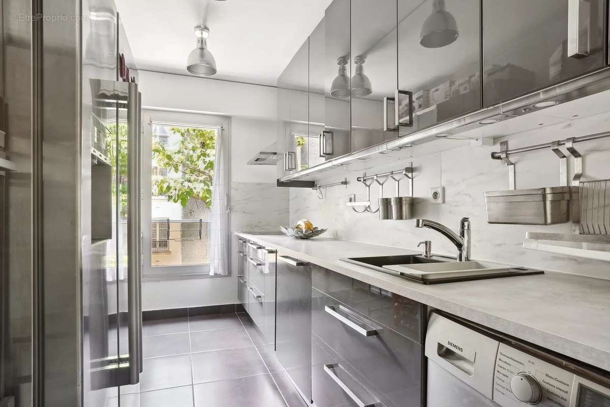 Appartement à NEUILLY-SUR-SEINE