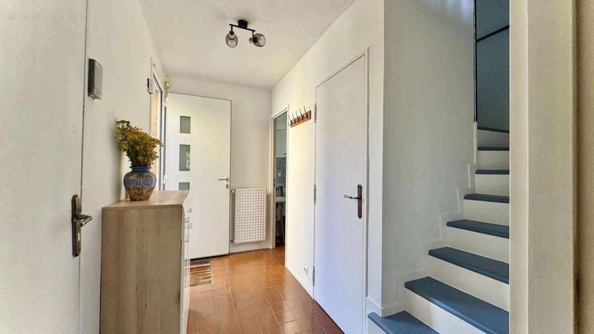 Maison 103 m² à Montigny-Le-Bretonneux  - photo 2