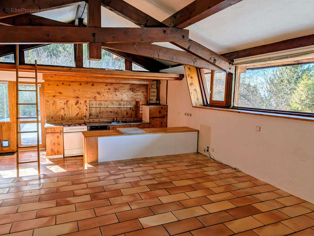 Maison à LES CHAPELLES