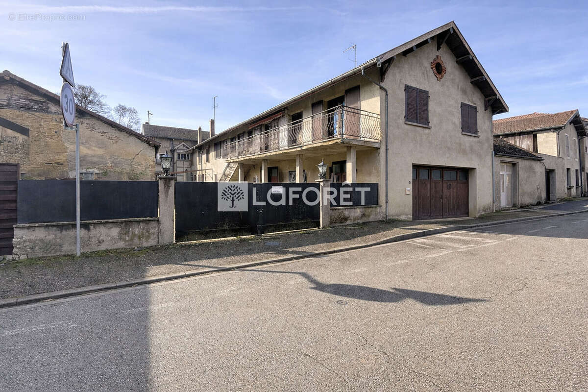 Maison à SAINT-JULIEN-SUR-REYSSOUZE