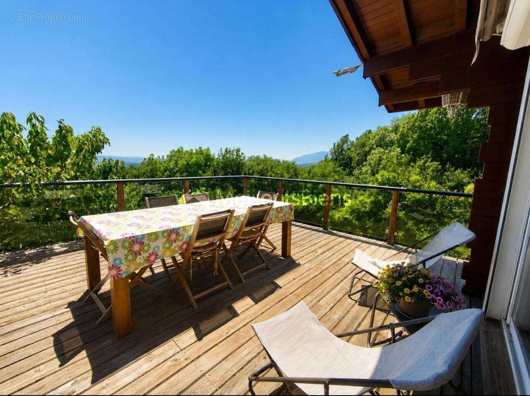 Superbe maison de 202 m² à Crozet 5 chambres, terrain de 1400 m² - photo 5