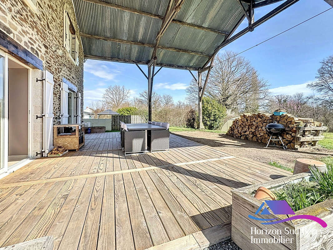 Terrasse - Maison à BONNAT