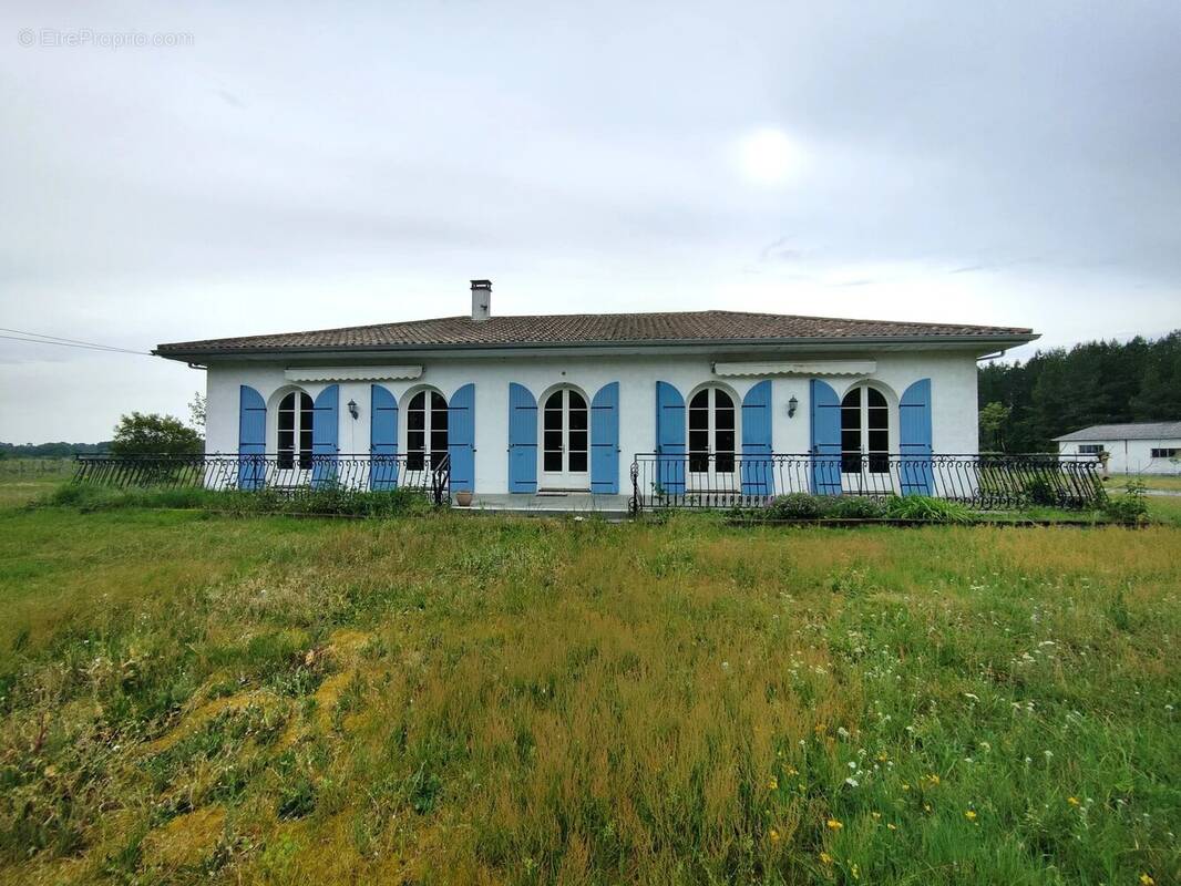 Maison à SAINT-MORILLON