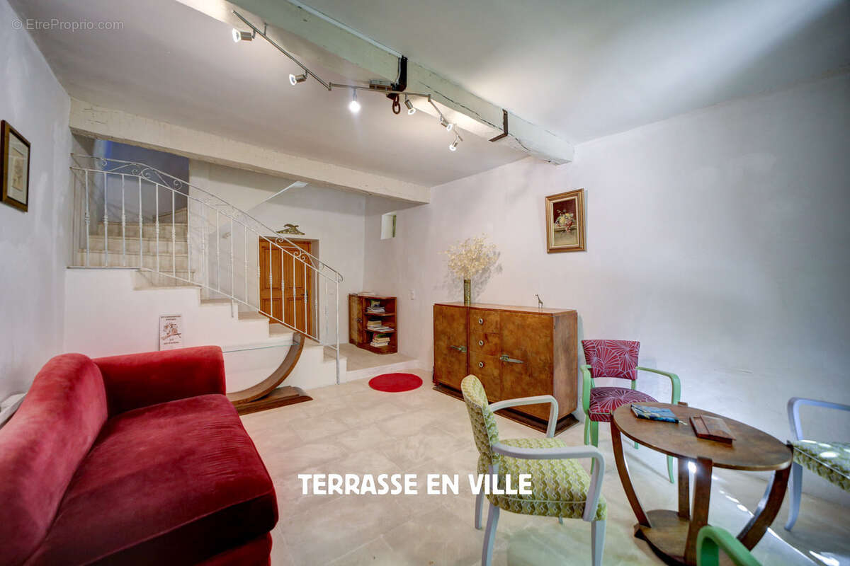 Maison à OPPEDE