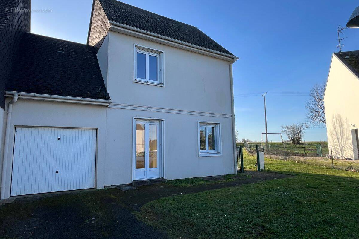Maison à NOUANS-LES-FONTAINES