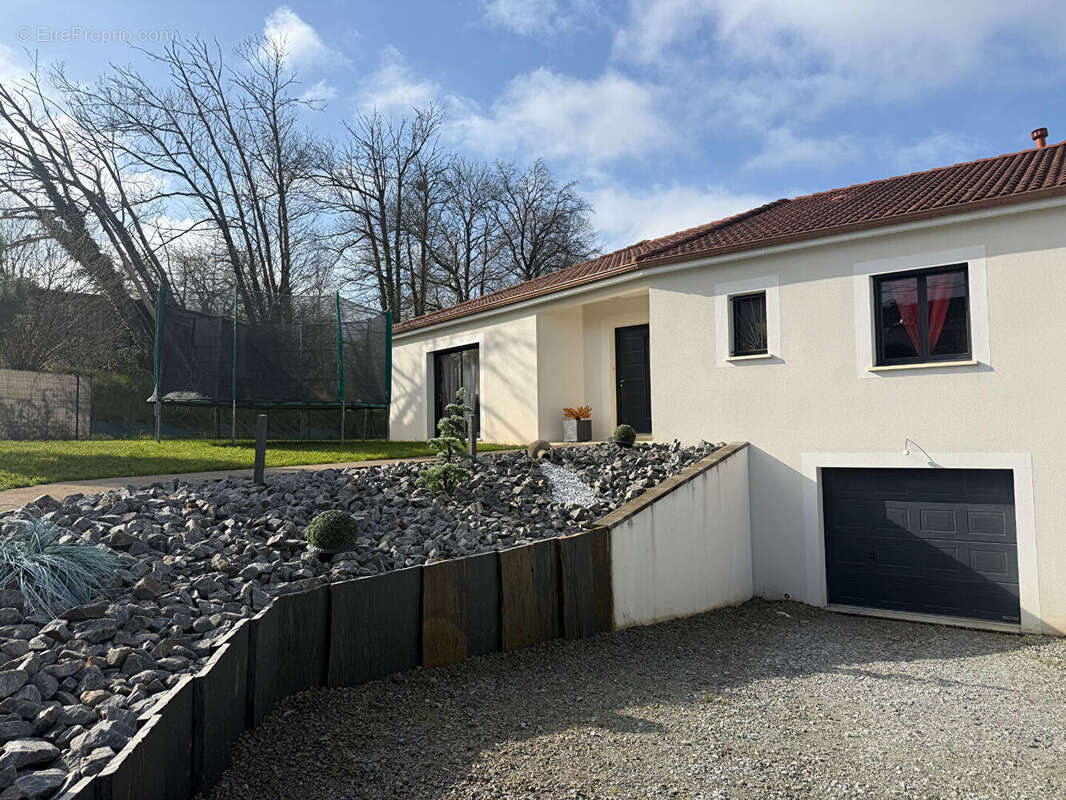 Maison à SAINT-LEONARD-DE-NOBLAT