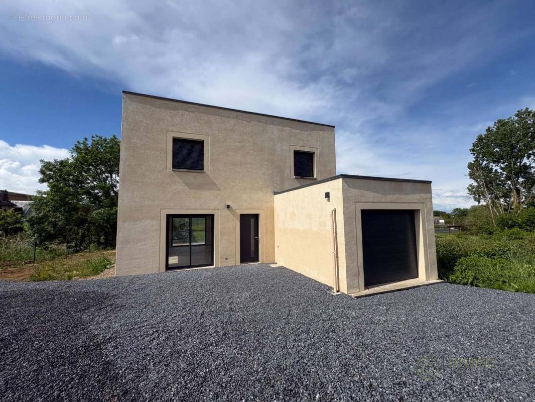 Maison à PORQUERICOURT