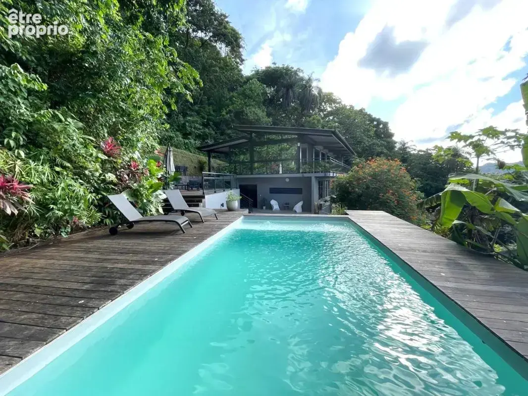 Route des plages à Remire Montjoly VILLA 5 pièce(s) 200 m2+PISCINE - photo 3