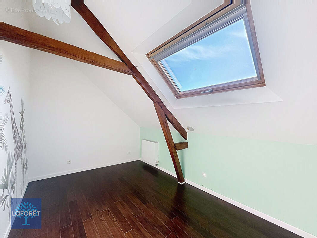 Maison à LIVRE-SUR-CHANGEON