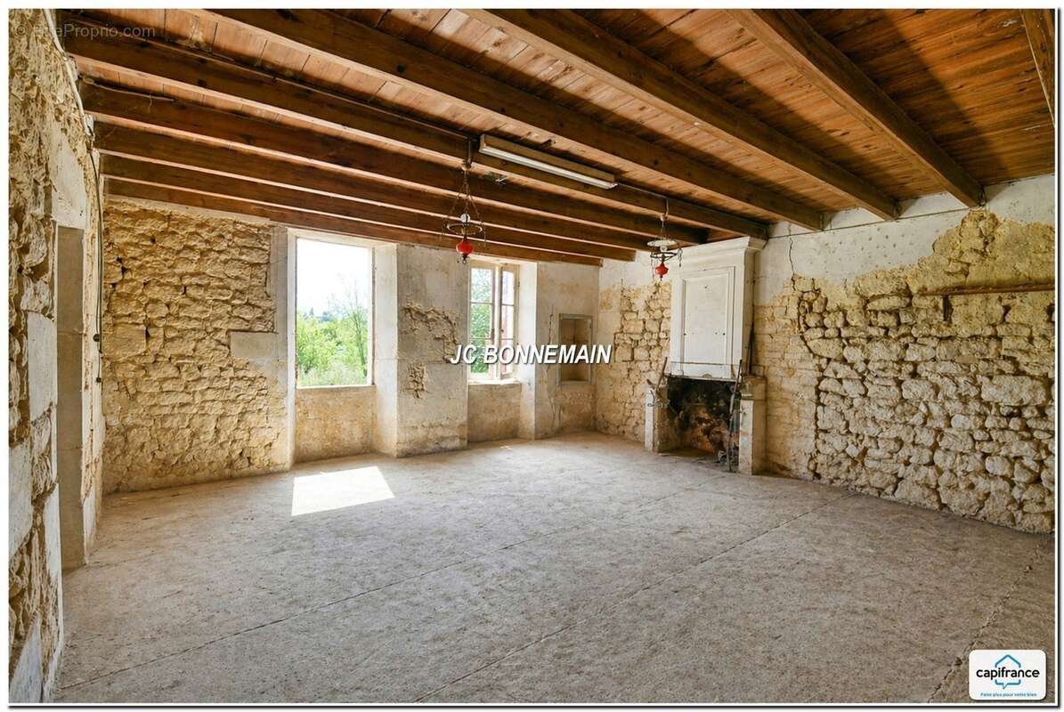 A vendre sur 1,14 Ha - Maison 1 à Réhabiliter 200 m² / Maison 2 Habitable Immédiat CHERMIGNAC (17) - photo 14