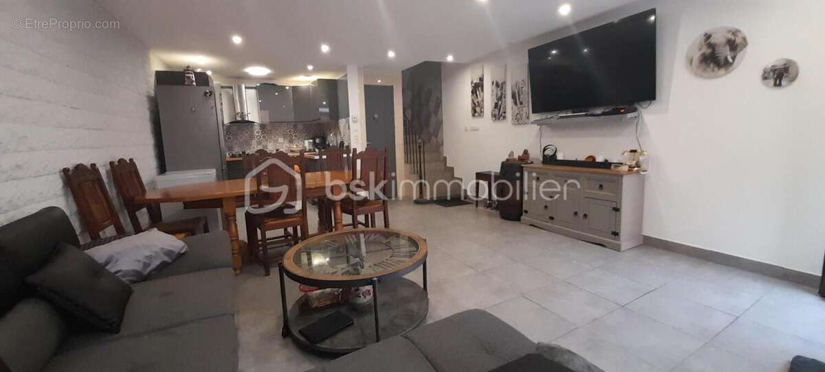 Maison à SAINT-LAURENT-DE-LA-SALANQUE