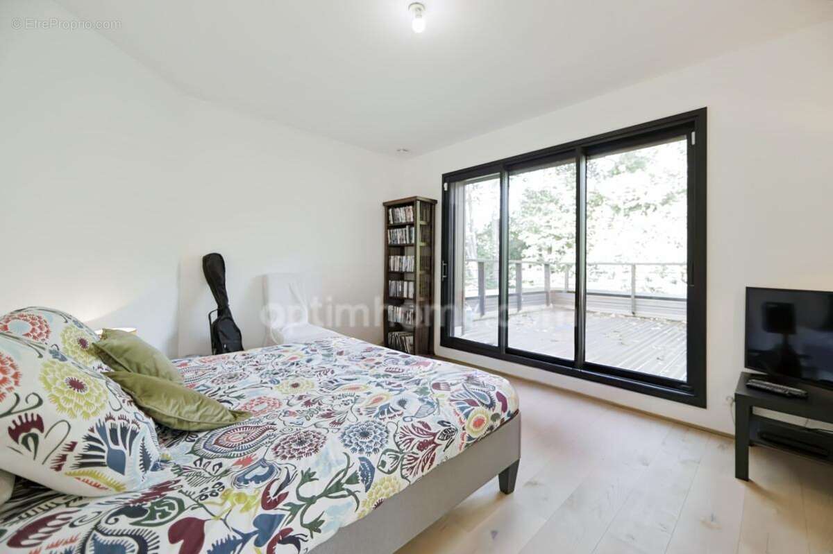 Proche L'ISLE-ADAM (95) - Maison d'architecte d'exception au coeur d'un écrin de verdure - photo 12