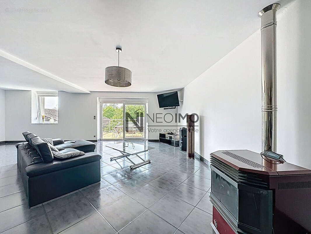 Maison à NEUFCHATEAU