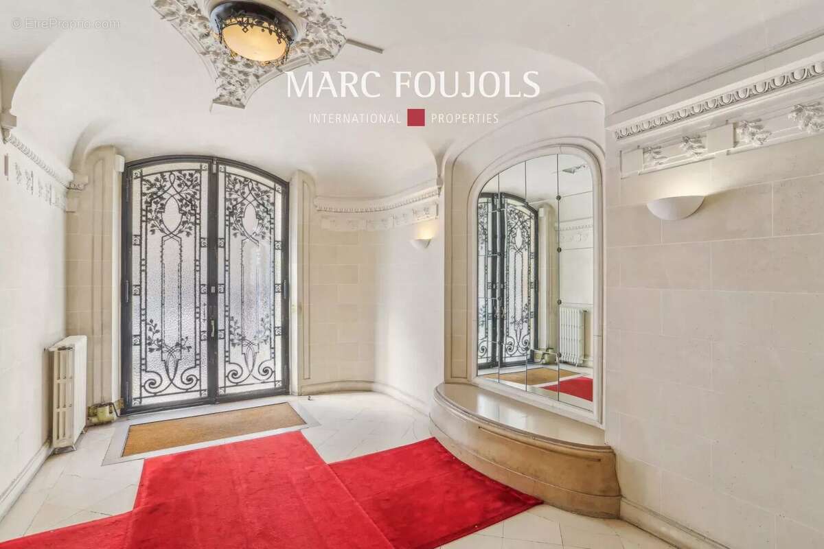 Appartement à PARIS-16E