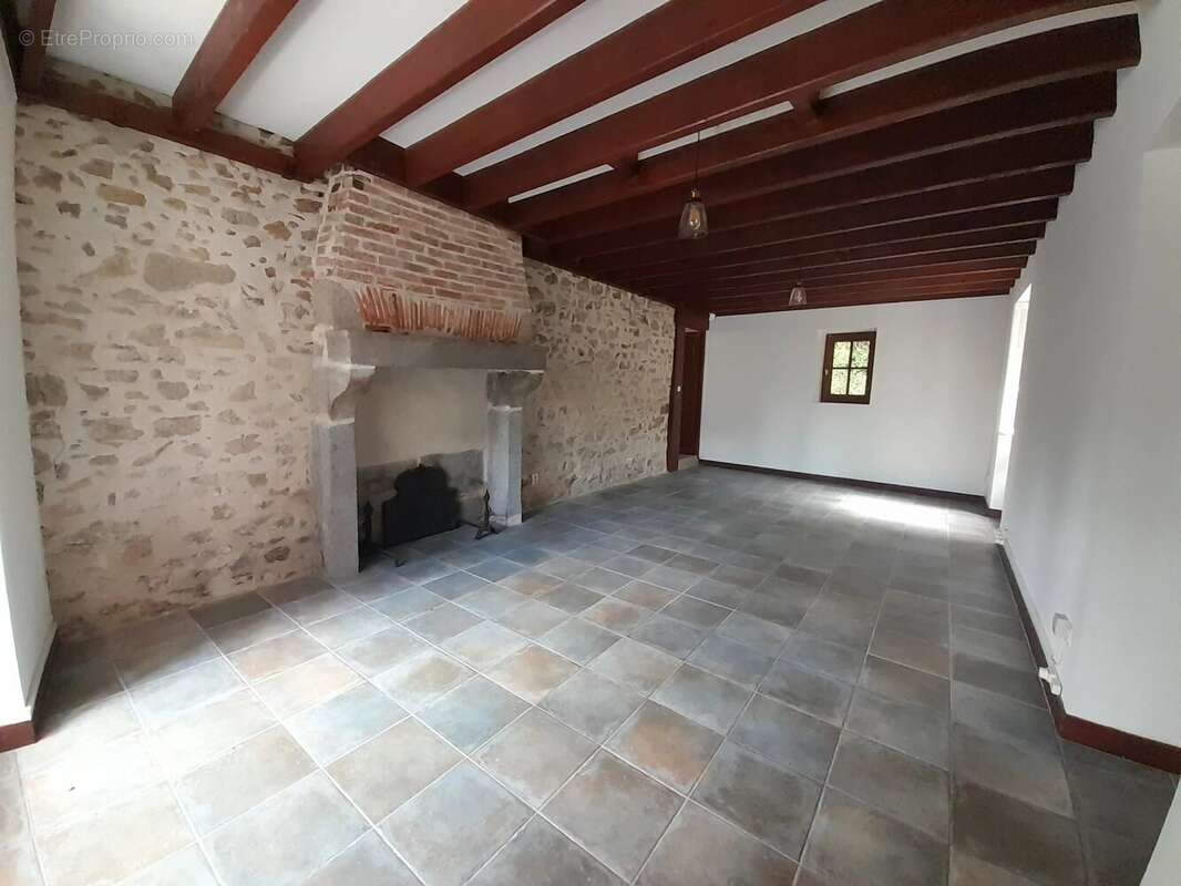 Maison à BUSSIERE-POITEVINE