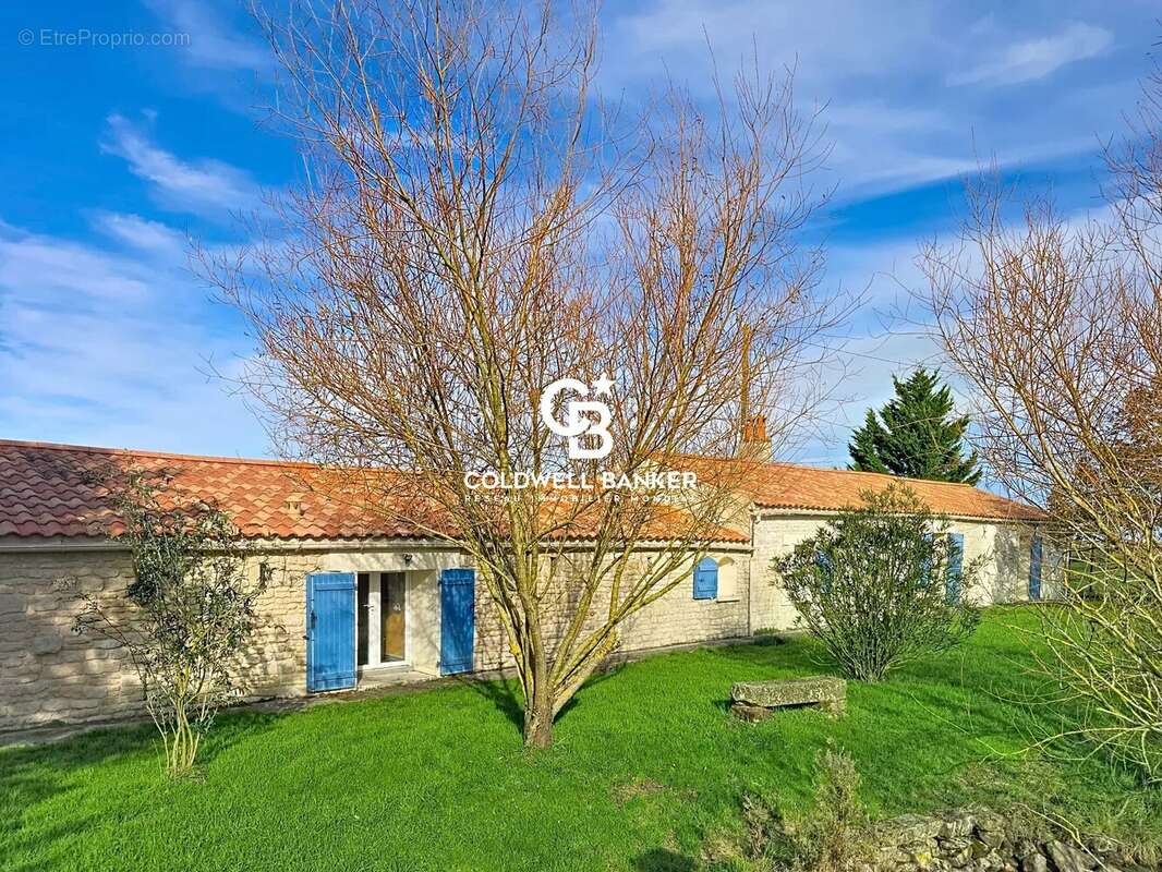 Maison à CHAMPAGNE-LES-MARAIS