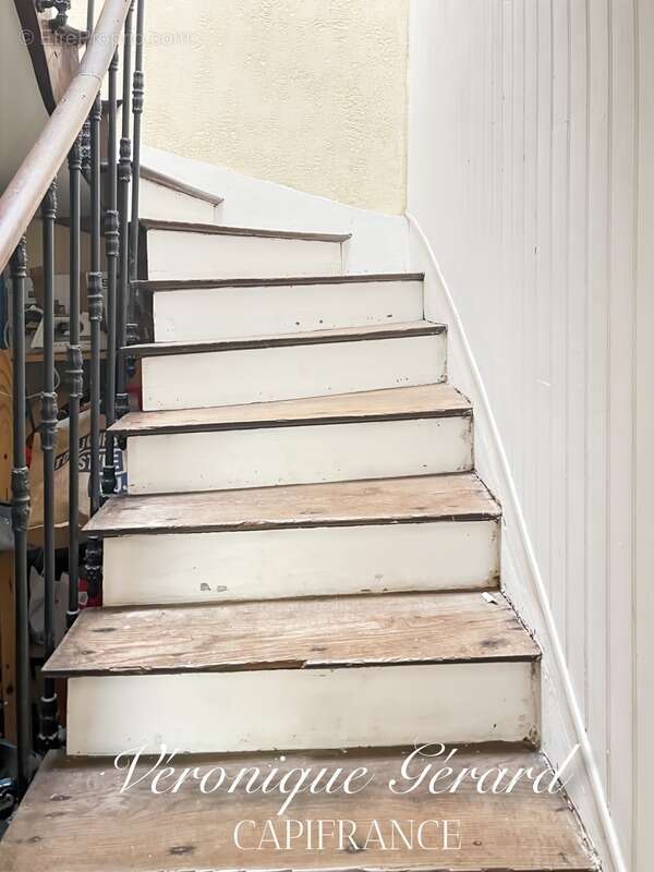 Maison à SAINT-MEDARD-DE-GUIZIERES